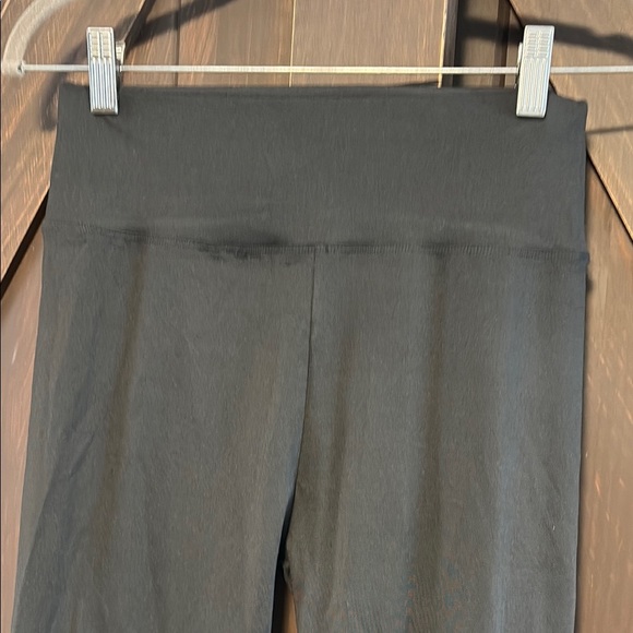 Black High-Waisted Leggings - Picture 3 of 4